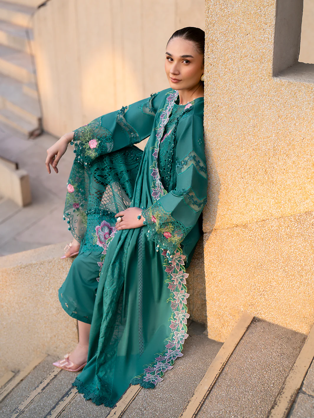 DR-09 | 3 PC Luxury Lawn - Image 6