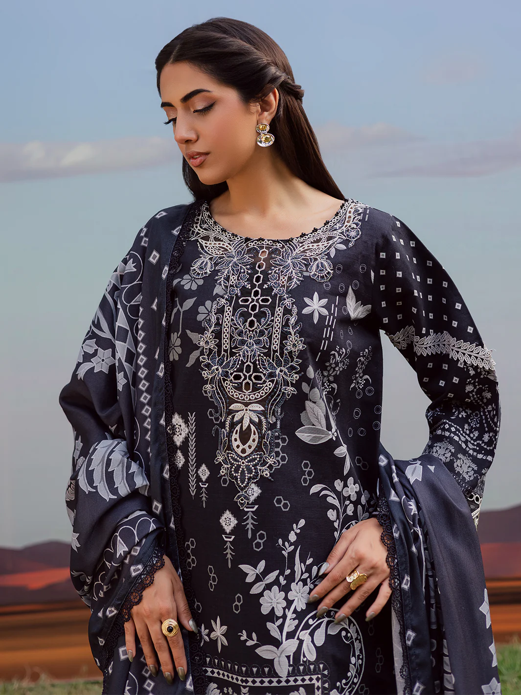 SAR-07 | 3 PC Khaddar - Image 5